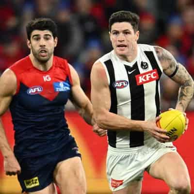 Collingwood's Crisp closes on AFL games streak record