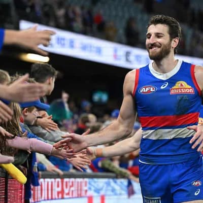 Bontempelli leads by example as Bulldogs maul Dockers