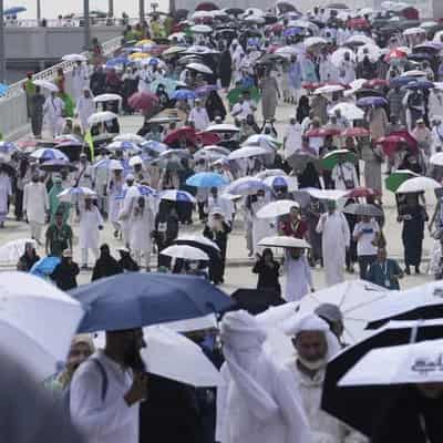 Hundreds die during Hajj pilgrimage amid intense heat