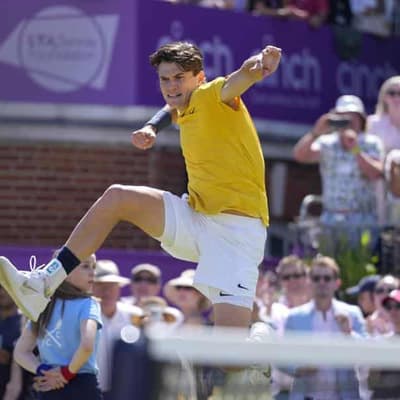 New British star Draper dethrones Alcaraz at Queen's