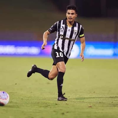 A-League's Macarthur part with captain Ulises Davila