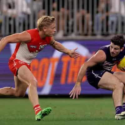 Dockers back in mids to match it with Sydney's stars