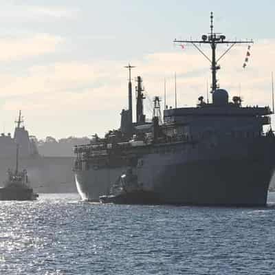 Aussie sailors sub off US repair ship for home visit