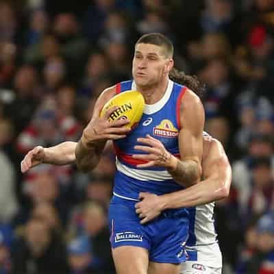 Lobb's shock switch a win for unconvincing Bulldogs