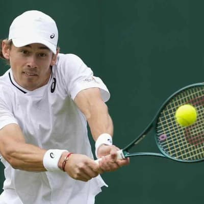 De Minaur overcomes dogged Duckworth and Wimbledon rain