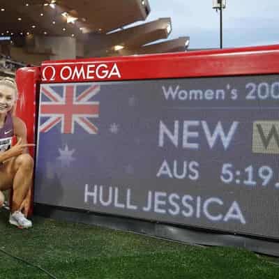 Aussie Jess Hull smashes world 2000m record in Monaco