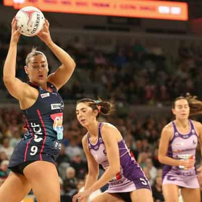 Vixens boost top-two hopes and spoil Rav’s farewell