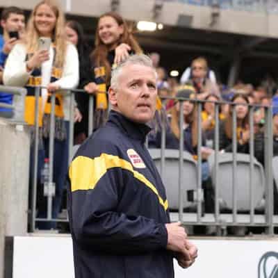 Simpson says goodbye as West Coast fans pay tribute