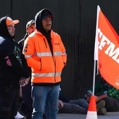 CFMEU loses Labor, peak union ties following suspension