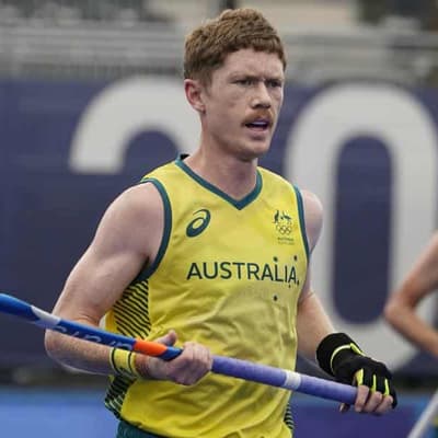 Kookaburra amputates part of finger to play in Paris