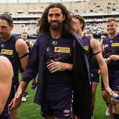 Freo skipper suffers arm fracture, Papley out for Swans