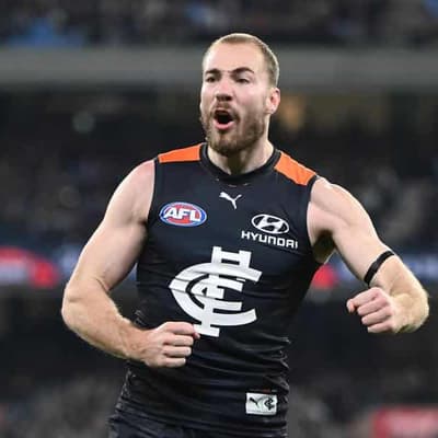 Players want AFL to abolish sub amid concussion debate