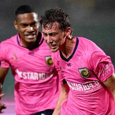 Mariners' gun defender Farrell joins Portsmouth