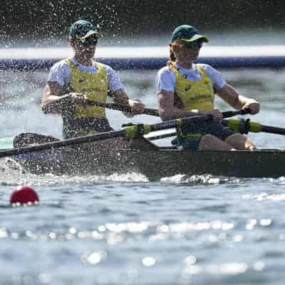 Women's pair set pace in Paris rowing heats