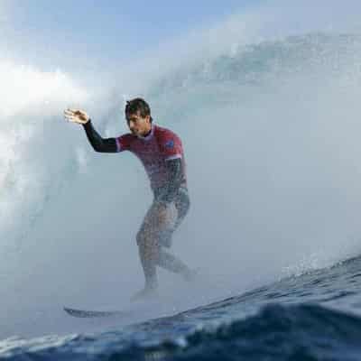 Robinson tames the Teahupo'o dragon to progress