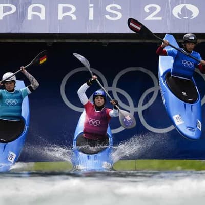 Fox sisters hit the water for new kayak cross event