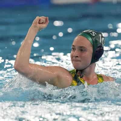 Australia sting Hungary to top water polo group