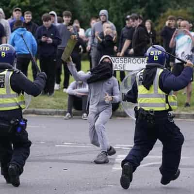 UK PM to hold emergency meeting as riots intensify