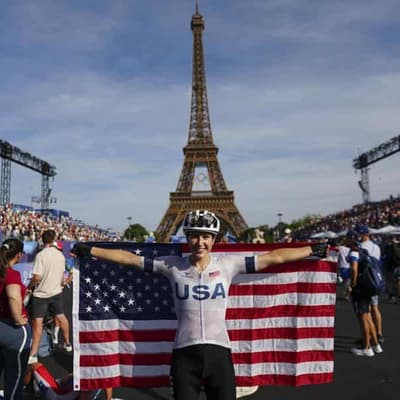 American 'Fox' outsmarts rivals for road race gold