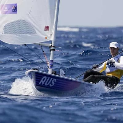 Wearn on course for back-to-back golds despite off day