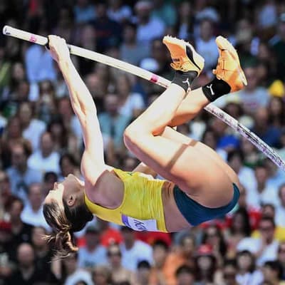 Big guns Kennedy and Denny advance to finals