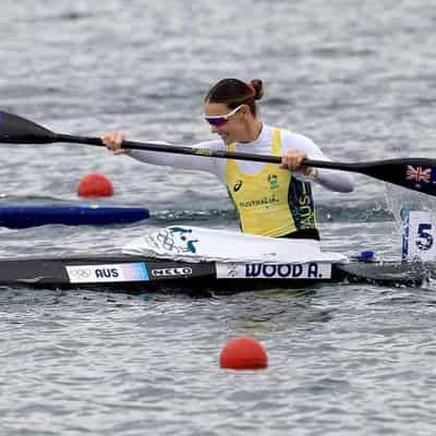 Aussie sprint kayakers safely advance in Paris