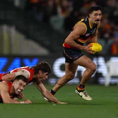 Crows star Rankine marks return by signing new deal