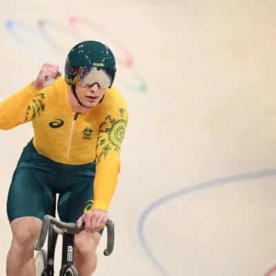 Richardson wins through to track cycling sprint semis