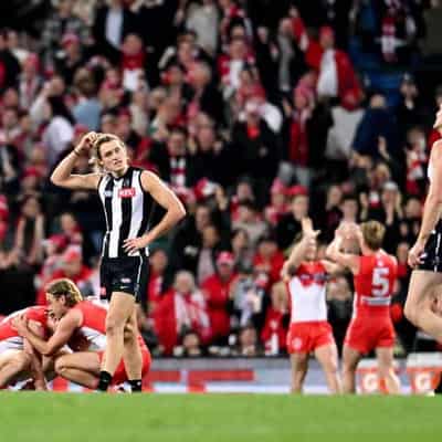 Late Gulden goal seals Swans' comeback against Pies