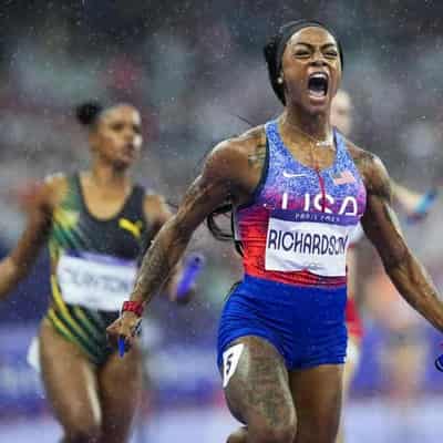 Relay glory and debacle for American sprinters in Paris