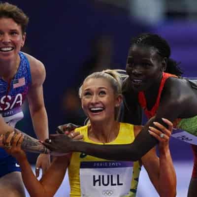 Stunning silver medal for Jessica Hull in Olympic 1500