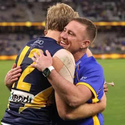 Eagles skipper backs Schofield as coach hunt continues