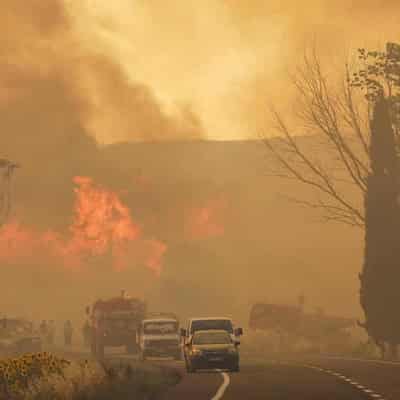 Turkey battles blaze amid fears for Anzac war graves