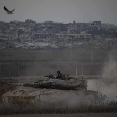 Israeli tanks push deeper into Gaza, Biden urges peace