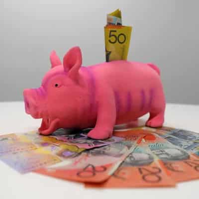 Poorer Aussies feeling pocket pinch with wealth gap