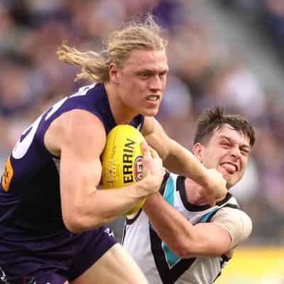 Dockers star Young tried to play on with a broken leg