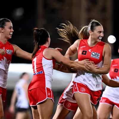 Molloy, McEvoy star as Swans beat Pies in AFLW opener