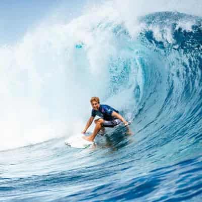 Ewing, Fanning unite to snap world surf title drought