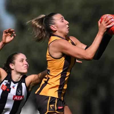 Hawks crush Magpies to extend unbeaten AFLW run