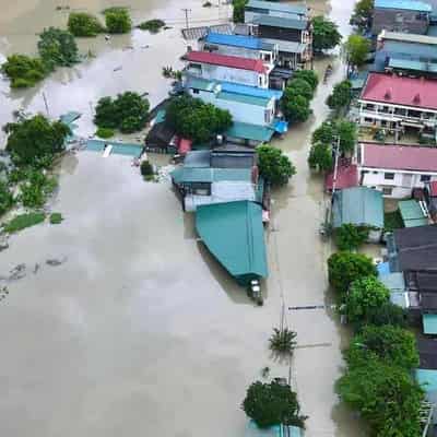 Floods inundate north Vietnam as typhoon toll climbs