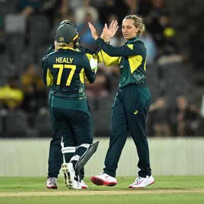 Aussies apply brakes, Kiwis sink to ninth-straight loss