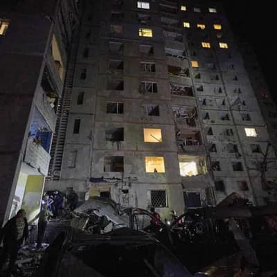 Russia strikes Kharkiv apartments, 21 wounded