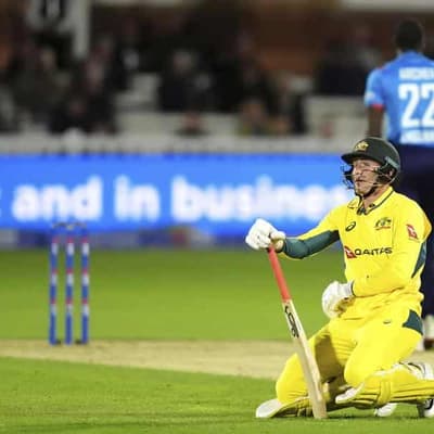 English cheer and boo as Aussies slump on Lord's return