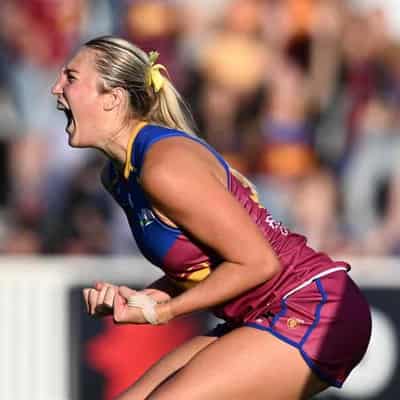 Lion Smith kicks last-gasp goal in AFLW win over Crows