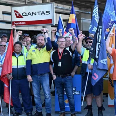 No flight pain as Qantas engineers continue to strike