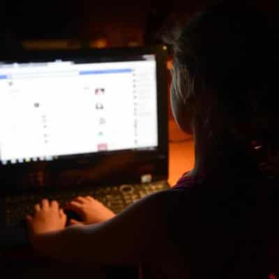 Parent groups urge total ban on child social media use