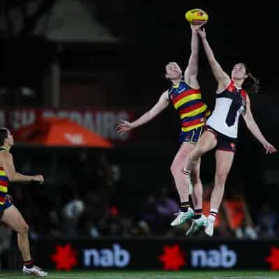 Crows edge Saints by just four points in AFLW thriller