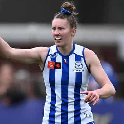 AFLW flag favourites thrash Dogs, extend unbeaten start