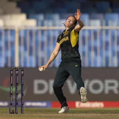 Mooney to the rescue as Australia win World T20 opener