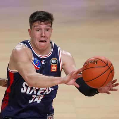 Adelaide take down Kings, extend NBL win streak